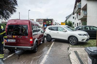 Wolfschlugen: Ford uebersieht einparkenden Nissan und stoesst mit ihm zusammen